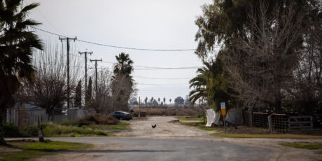 A street in El Adobe, CA in Kern County.